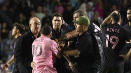 Taraftarlar, Lionel Messi'ye Zor Anlar Yaşattı!