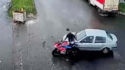 Tekirdağ'da Motosiklet ile Otomobil &Ccedil;arpıştı: Korkutucu Kaza Anları G&uuml;venlik Kamerasında! 1 Yaralı
