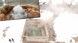 Termometreler eksi 30 dereceyi g&ouml;sterirken, şifa dağıtan il&ccedil;e: T&uuml;rkiye'nin d&ouml;rt bir yanından ziyaret&ccedil;i akını!