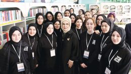TOGEMDER&rsquo;den 22 okula 22 k&uuml;t&uuml;phane… Emine Erdoğan: K&uuml;t&uuml;phane okulların ruhudur