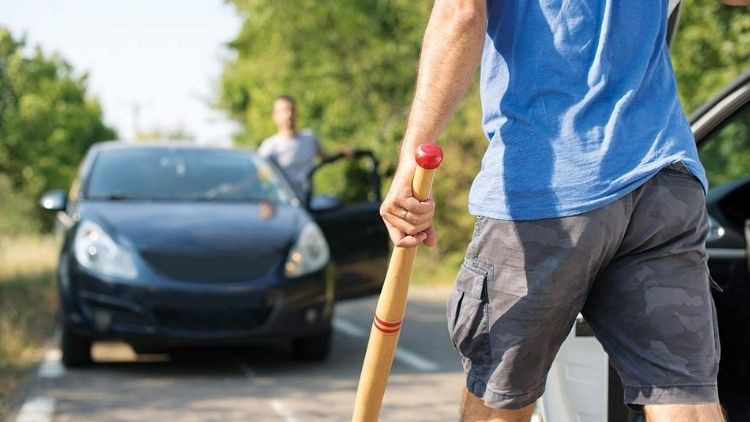 Trafik Kavgasında Araçtan İnerek Yanan Sürücüler
