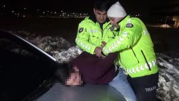 Trafikten Men Edilen S&uuml;r&uuml;c&uuml;, Ka&ccedil;arken Yakalandı: Ehliyeti Alındı, 35 Bin Lira Ceza Kesildi