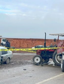 Trakt&ouml;r ile otomobil &ccedil;arpıştı: 1 &ouml;l&uuml;, 2 yaralı