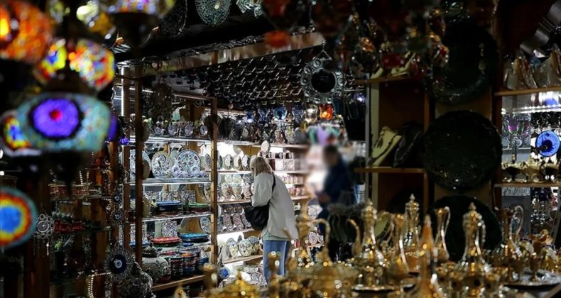 Turistler hediyelik eşyaya rekor harcadı: 2,28 milyar dolar!