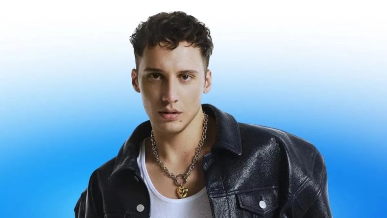 &Uuml;nl&uuml; Şarkıcı Edis G&ouml;zaltına Alındı, Adli Tıp S&uuml;reci Başladı