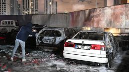 &Uuml;ş&uuml;memek İ&ccedil;in Ateş Yaktı, 5 Aracı K&uuml;l Etti! Ş&uuml;pheli G&ouml;zaltına Alındı