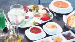 Vatandaşların Tepkisi Restoranları Zorladı: Doluluk %30 D&uuml;ş&uuml;ş G&ouml;sterdi, Zamlar Durakladı