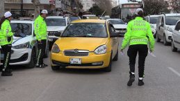 Yayalara Yol Vermeyen S&uuml;r&uuml;c&uuml;lere Ceza Uygulandı | Taksi Şof&ouml;r&uuml;nden İlgin&ccedil; Yorum