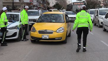 Yayalara Yol Vermeyen S&uuml;r&uuml;c&uuml;lere Ceza Uygulandı | Taksi Şof&ouml;r&uuml;nden İlgin&ccedil; Yorum