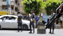 Yemen'de Başkanlık Sarayı'na Saldırı Girişimi! Aden'de Silahlı Gruplar Faaliyete Ge&ccedil;ti