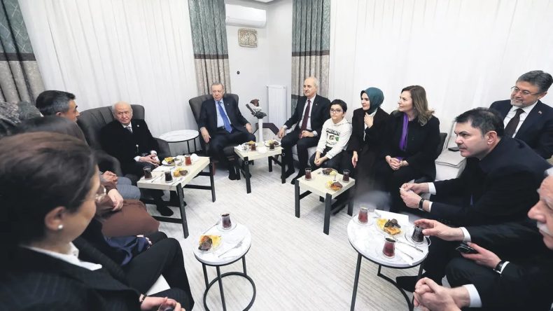 Yeni Evlerine Kavuşan Aileler İlk Misafirlerini Ağırladı