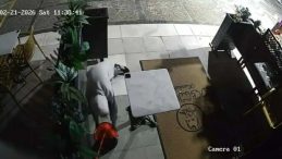 Yer Manisa! 10 Yaşındaki &Ccedil;ocuğa Hırsızlık Yaptırdı: O Anlar Kamerada