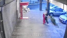 İş Yerinin &Ouml;n&uuml;ndeki T&uuml;rk Bayrağını İndiren Ş&uuml;pheli Yakalandı