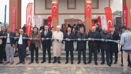 Yıkılan Camilerde Ezan Sesi Yeniden Y&uuml;kseliyor