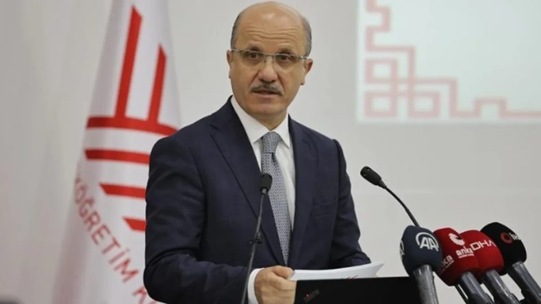 Y&Ouml;K Başkanı Erol &Ouml;zvar'dan A&ccedil;ıklama: Vakıf &Uuml;niversitelerinin Kontenjanları D&uuml;ş&uuml;r&uuml;lecek