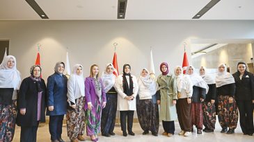 Zeynep G&uuml;neş'e Destek: 100 Beyaz T&uuml;lbentli Grubun Toplantısı