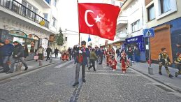 1915&rsquo;ten G&uuml;n&uuml;m&uuml;ze Sarsılmaz M&uuml;h&uuml;r: &Ccedil;anakkale Ge&ccedil;ilmez