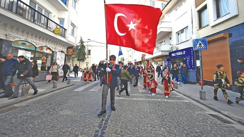 1915&rsquo;ten G&uuml;n&uuml;m&uuml;ze Sarsılmaz M&uuml;h&uuml;r: &Ccedil;anakkale Ge&ccedil;ilmez