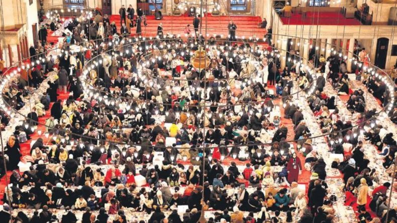 3 Bin &Ccedil;ocuk S&uuml;leymaniye'deki İftarda Buluştu