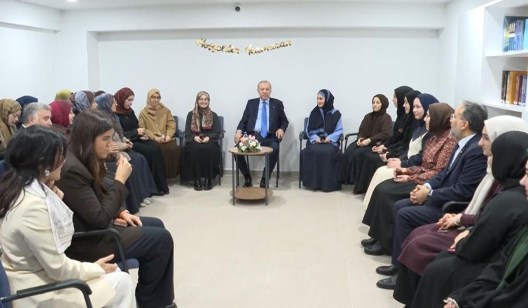 Cumhurbaşkanı Erdoğan öğrencilerle bir araya geldi
