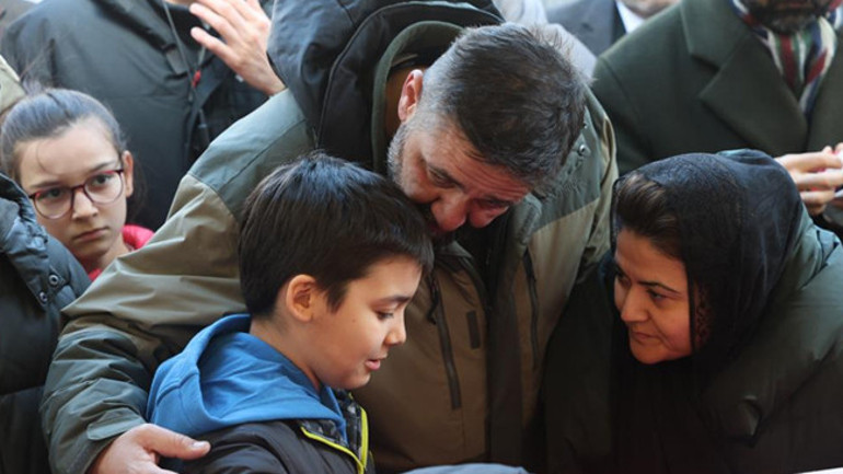 Cenaze töreni sırasında yaşanan anlar