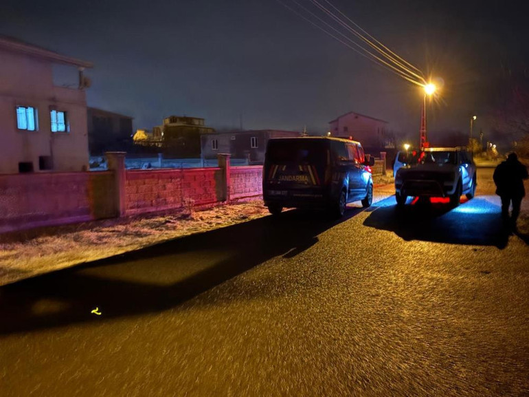 Ambulans ve güvenlik ekipleri