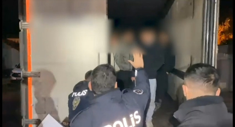 Kaçak göçmenlerin yakalandığı TIR