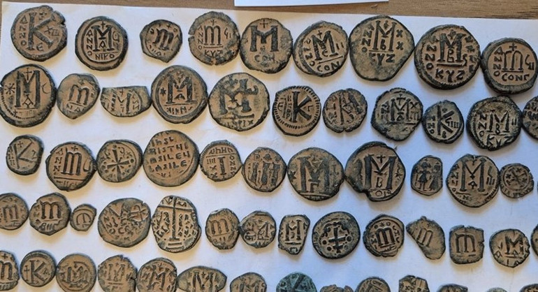 Tarihsel eser ele geçirme