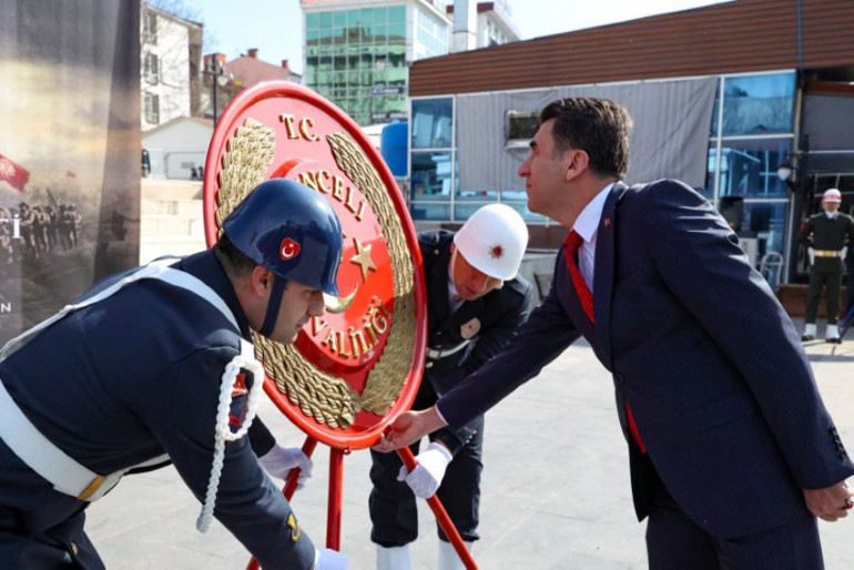 Atatürk Anıtı’na çelenk sunulması