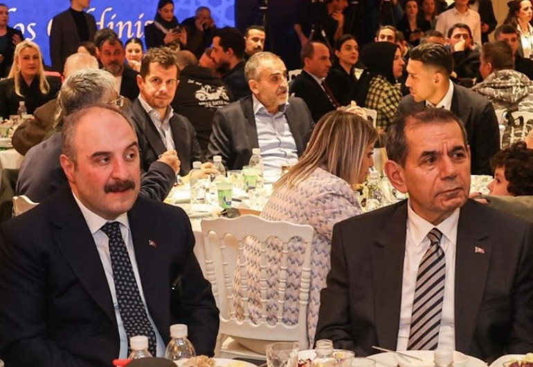 AK Parti Bursa Milletvekili Mustafa Varank - Galatasaray Başkanı Dursun Özbek