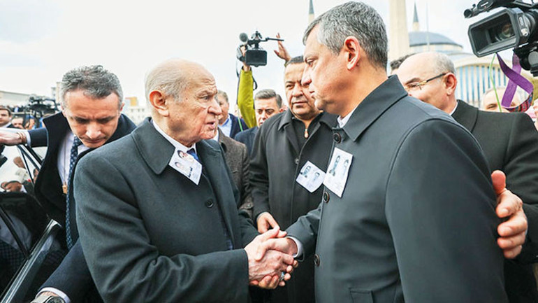 Bahçeli ve Özel cenaze töreninde bir araya geldi