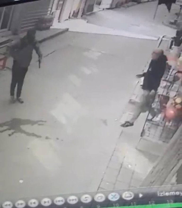 Bakkala saldırdığı anlar kamerada