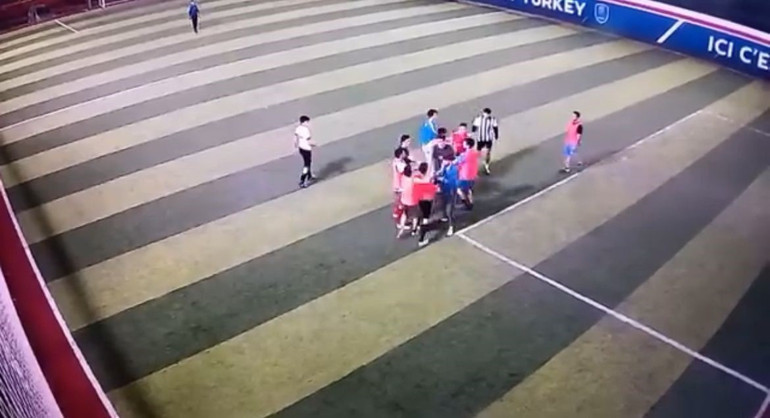 Maç sırasında kavga anı