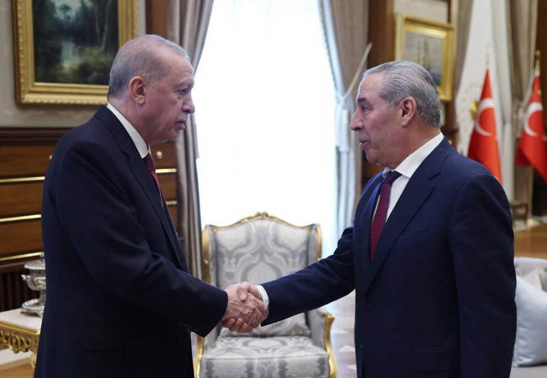 Kabul sırasında katılımcılar