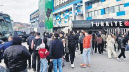 700 Kişilik Trib&uuml;ne Herkes Bilet Arıyor!