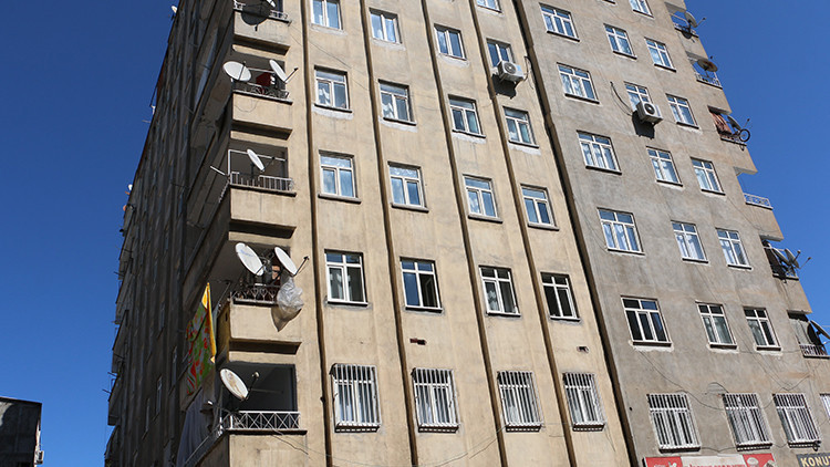 8 katlı binada 'ses' paniği! Evlerini terk etmişlerdi: İnceleme tamamlandı, bina a&ccedil;ıldı