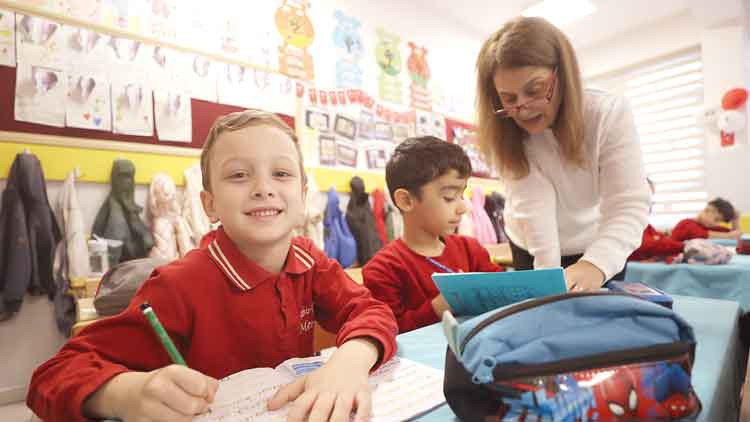 9 Günlük Tatil Bitti, Ders Zili Çaldı