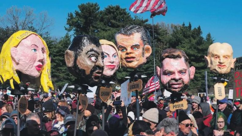 ABD Kral&rsquo;a Hayır sesleriyle inledi