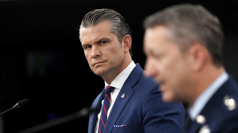 ABD Savaş Bakanı: Daha B&uuml;y&uuml;k Saldırılar Geliyor