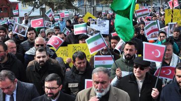 ABD ve İran'ın Saldırılarını Protesto Ettiler