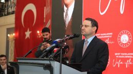 Adalet Bakanı G&uuml;rlek, gen&ccedil;lerle bir araya geldi: Heyecanınızı ve azminizi hi&ccedil;bir zaman karartmayın