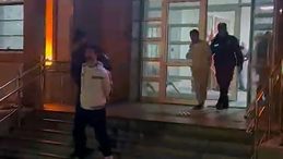 Adana'da Firari H&uuml;k&uuml;ml&uuml; Baba ile 2 Oğlu Yangın Merdiveninde Yakalandı