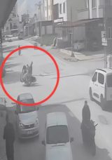 Adana'da iki motosiklet &ccedil;arpıştı: 1'i ağır 3 yaralı