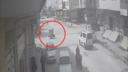 Adana'da iki motosiklet &ccedil;arpıştı: 1'i ağır 3 yaralı