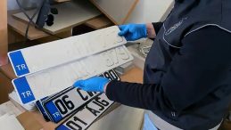 Adana'da Sahte Plaka &Ccedil;etesine Baskın: 4 Ş&uuml;pheli Tutuklandı