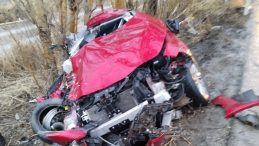 Ağaca &ccedil;arpan otomobildeki 2 kişi &ouml;ld&uuml;