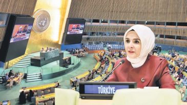 Aile Bakanı G&ouml;ktaş, BM k&uuml;rs&uuml;s&uuml;nden seslendi: Kadın ve &ccedil;ocuklar tehdit altında