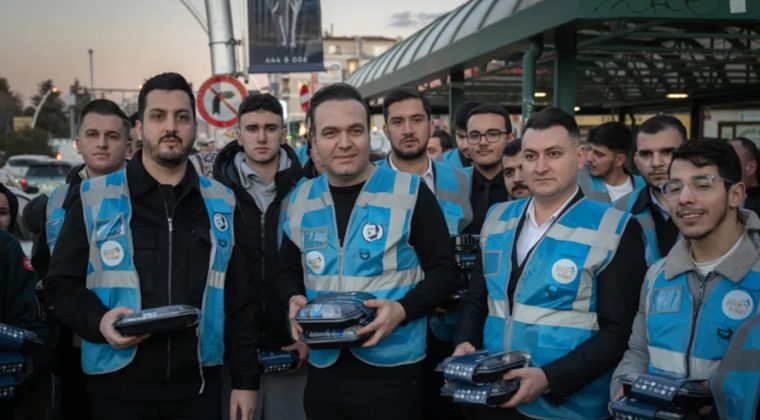 AK Parti, 'İftara 5 Kala' etkinliklerinde 1 milyon 175 bin iftariyelik dağıttı