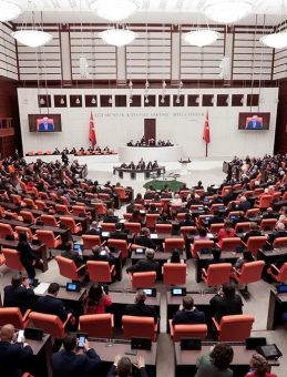 AK Parti kanun teklifini TBMM Başkanlığı'na sundu