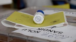 AK Parti son anket sonu&ccedil;larını a&ccedil;ıkladı: 6 aydaki değişime dikkat &ccedil;ekti!